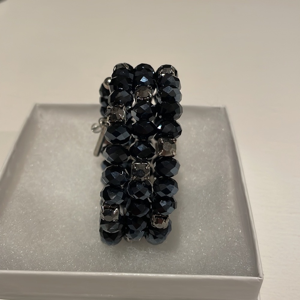NWOT Kenneth Cole jewelry set - Picture 3 of 6